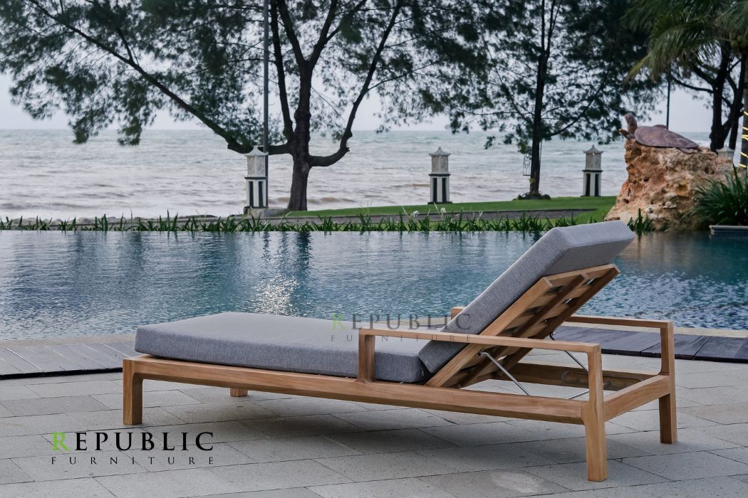 teak lounger